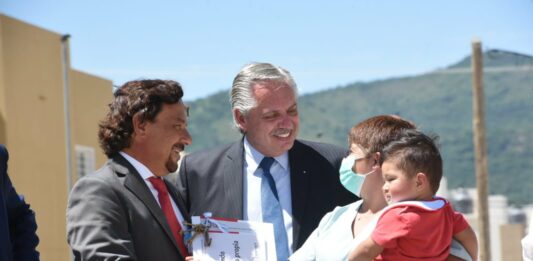 Alberto Fernández entrega la vivienda 90 mil de su gestión y da comienzo al festival Nosotras Movemos el Mundo en el CCK.