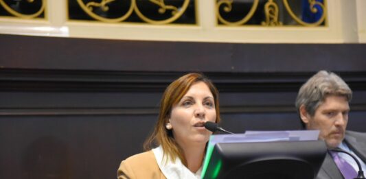 Moragues calificó de "antisemita" el posicionamiento de la secretaría de Derechos Humanos por la muestra fotográfica sobre el éxodo palestino.