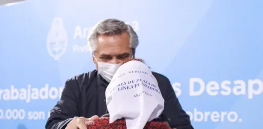 Alberto Fernández rindió homenaje a las Madres de Plaza de Mayo en el aniversario número 46 de su primera ronda.