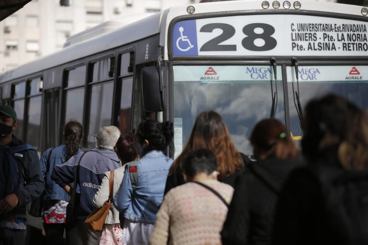 El boleto mínimo de colectivo en el AMBA costará $42,67