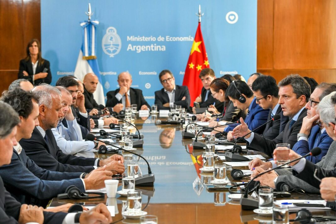 El ministro Sergio Massa anunció que, con la activación del swap, el país dejará de pagar en dólares las mercaderías que ingresen de China.