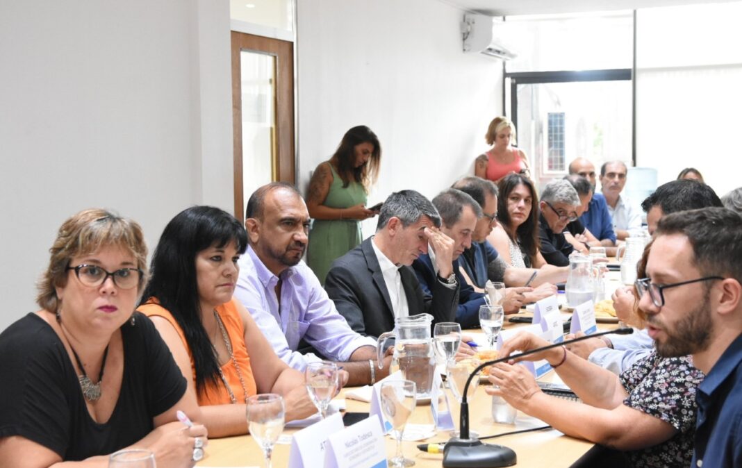 Los estatales bonaerenses, como así también docentes y judiciales, fueron convocados a una reunión paritaria de último momento.