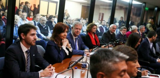 La defensa de Cristina Kirchner busca apelar la condena en la causa Vialidad y demostrar su inocencia.