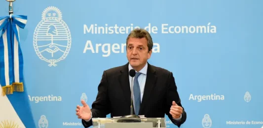 Tras la disparada del dólar, el ministro de Economía y candidato de UxP, Sergio Massa, presentará medidas para consolidar reservas.