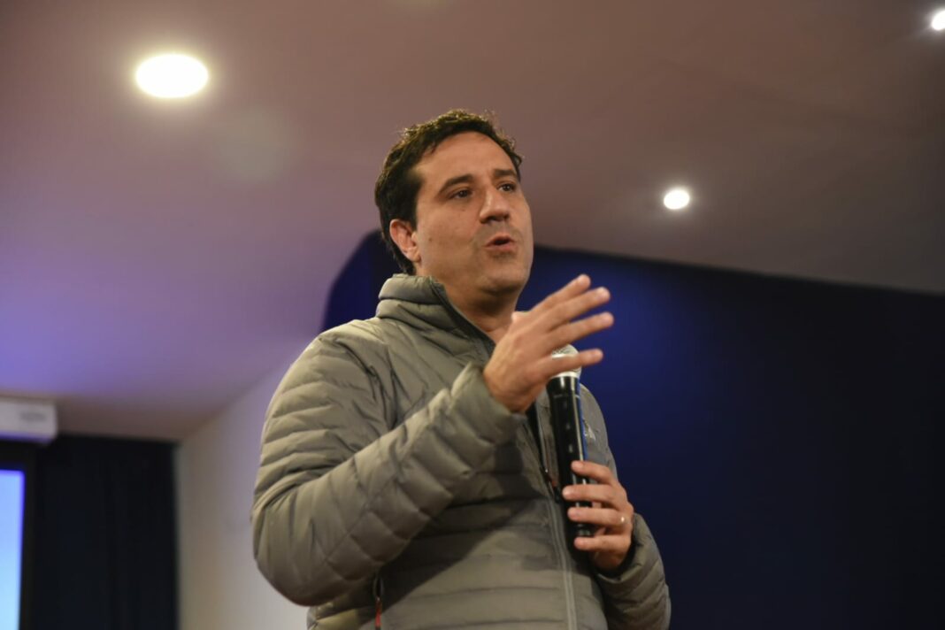 El presidente de la UCR, Maximiliano Abad, reunió a diputados, senadores, concejales y consejeros escolares en Lomas de Zamora y les pidió que se preparen para el “traspaso de mando”.