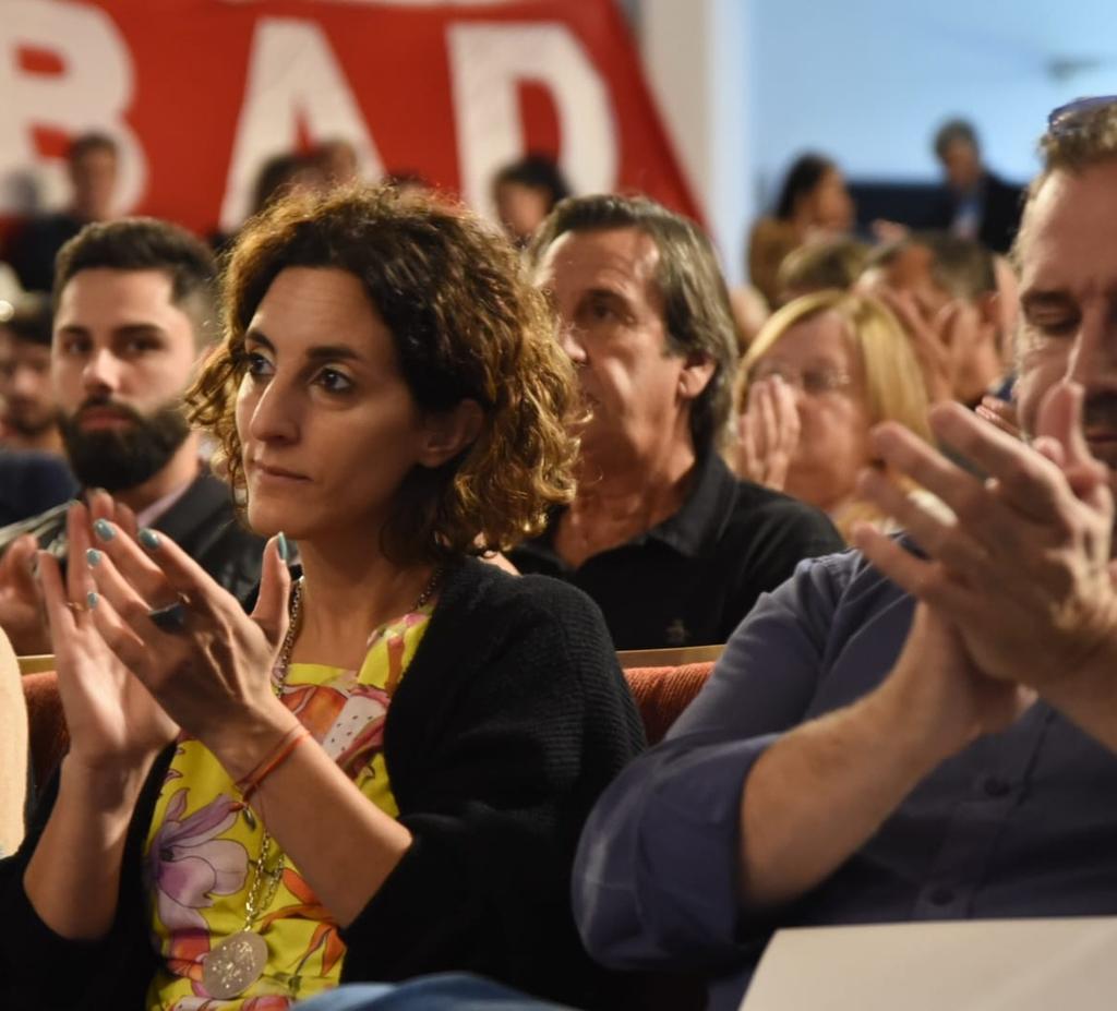 La diputada Melisa Greco en el foro legislativo de la UCR bonaerense.