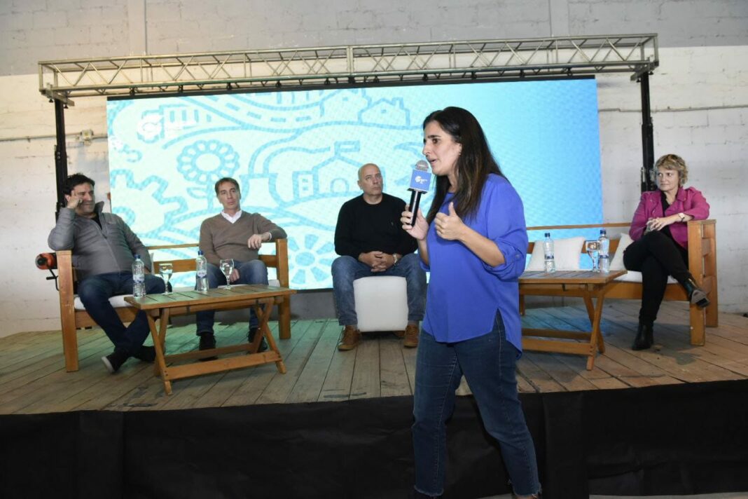 Santilli cuestionó la gestión de Kicillof durante su participación en el Congreso provincial de la Coalición Cívica - ARI.