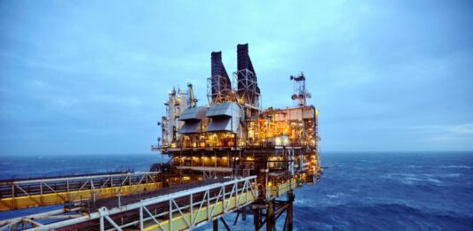 Royón lideró la segunda mesa de exploración offshore, donde remarcaron la importancia de tener mano de obra local.