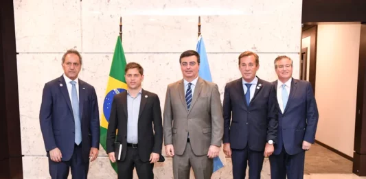 El gobernador de la provincia de Buenos Aires, Axel Kicillof llega al país vecino de Brasil en busca de inversiones. Repasa la agenda.