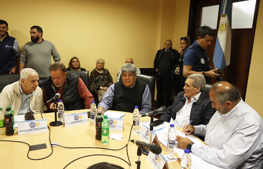 La CGT rompió su parálisis de siete meses sin reunirse, e instó al Gobierno para que reaccione ante la alta inflación.