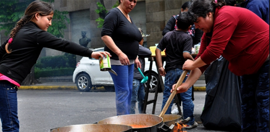 Según precisó el INDEC, una famlia de cuatro integrantes debió tener en marzo un ingreso de $ 191.228 para superar el umbral de la pobreza.