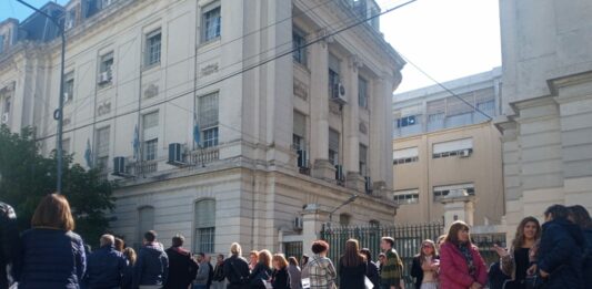 Los estatales bonaerenses del Instituto Provincial de Lotería y Casino le piden respuestas a Pablo López por un viejo reclamo salarial.