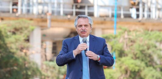 Alberto Fernández firmará un convenio en Moreno para la construcción de un aeropuerto de cargas.
