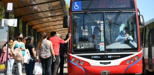 El ministro de Transporte bonaerense aseguró que transfirió el dinero del subsidio y aguarda el fin del paro de colectivos en el AMBA.