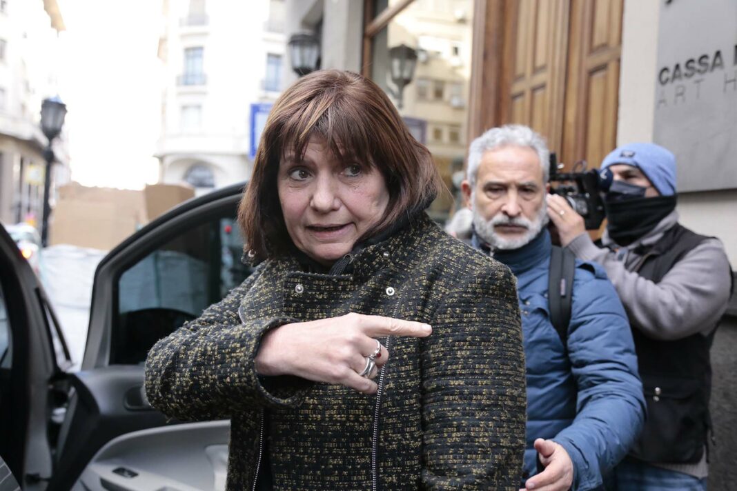 La precandidata presidencial, Patricia Bullrich, anunció su retiro de la presidencia del Pro para dedicarse a la campaña electoral.