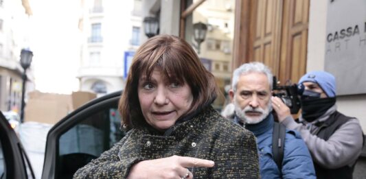 La precandidata presidencial, Patricia Bullrich, anunció su retiro de la presidencia del Pro para dedicarse a la campaña electoral.
