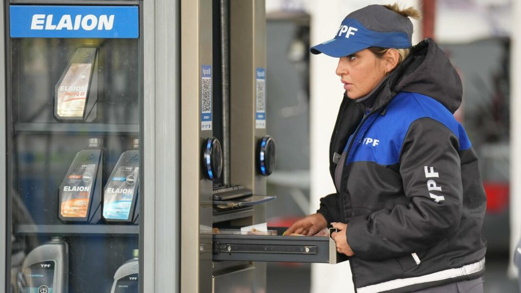 Por el acuerdo en el marco de Precios Justos para controlar el incremento en combustibles, este mes la nafta aumentará un 4%.
