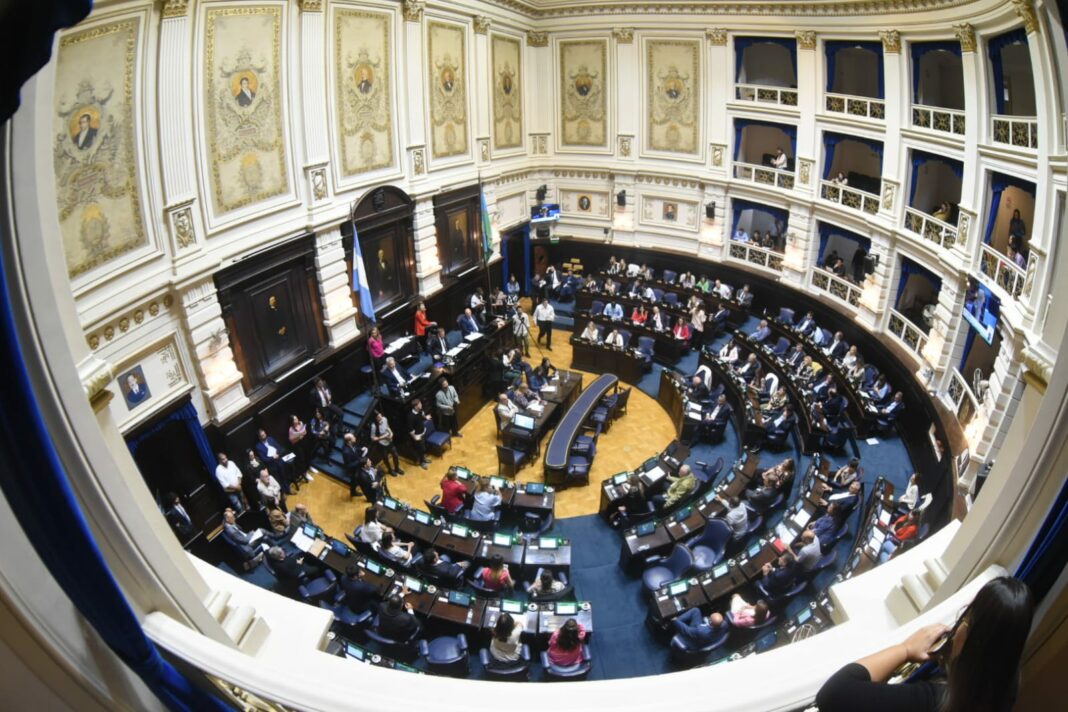 La Cámara de Diputados bonaerense celebró la primera sesión ordinaria del, en la cual aprobó el proyecto de promoción del empleo jóven., entre otros proyectos.