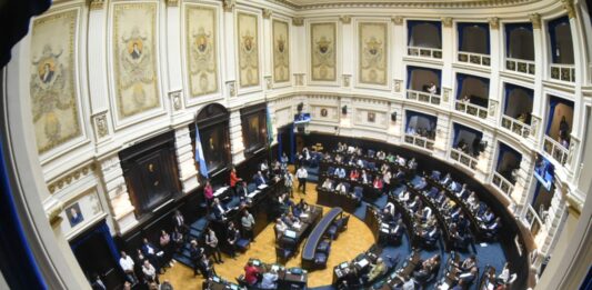 La Cámara de Diputados bonaerense celebró la primera sesión ordinaria del, en la cual aprobó el proyecto de promoción del empleo jóven., entre otros proyectos.