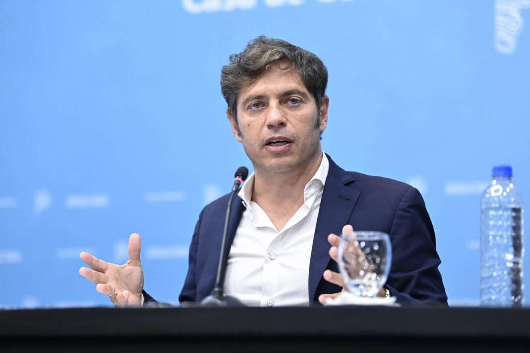 El gobernador de la provincia de Buenos Aires, Axel Kicillof anunció este lunes un aumento del 30% para los jubilados bonaerenses que cobran haber mínimo.