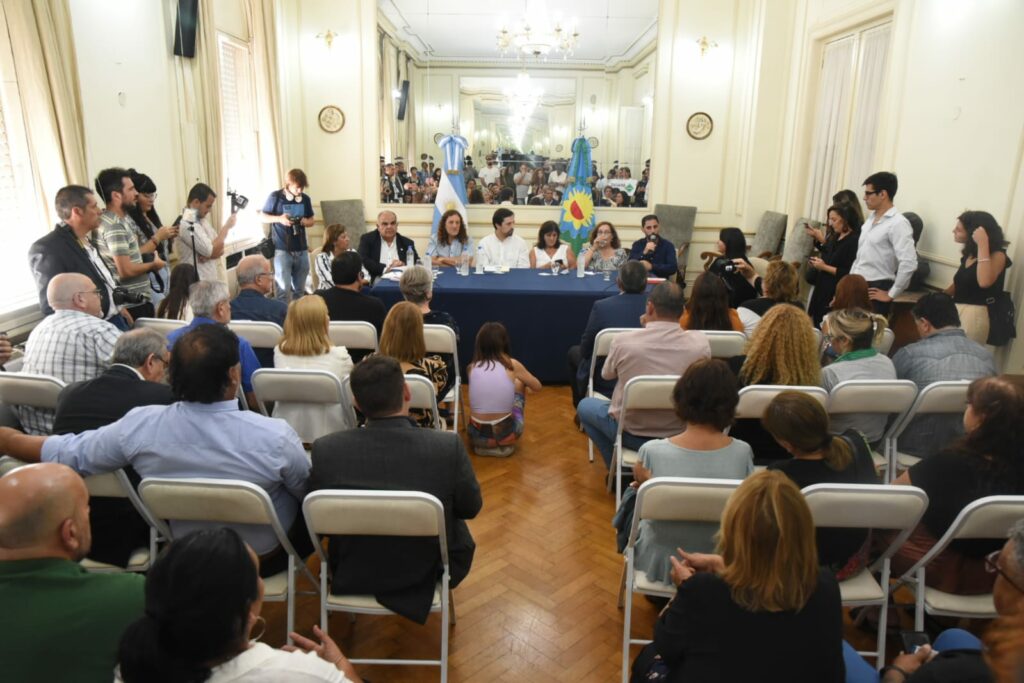 Los sindicatos reclamaron este martes en el Senado bonaerense la sanción de la ley de excepción.