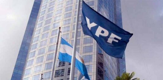 Sin dar detalles de cómo se cobraría, Milei dijo que creará el "Impuesto Kicillof" para pagar el juicio del fondo buitre por la estatización de YPF.