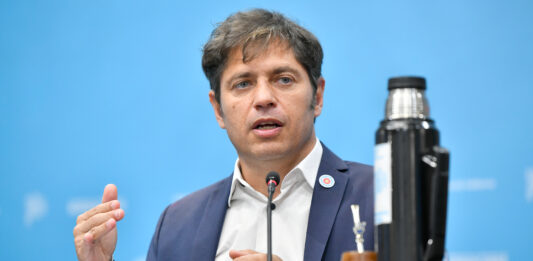 Kicillof se reunirá con empresas de transporte para mejorar la seguridad en el sector tras el crimen del colectivero Daniel Barrientos.