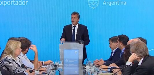 Este miércoles, el ministro de Economía, Sergio Massa oficializó el nuevo Dólar soja 3 a $300 junto con el Programa de Incremento Exportador para las economías regionales.