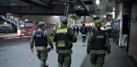 El Gobierno se adelantó a las reuniones del Comando Unificado Conurbano y desplegó gendarmes en 40 líneas de colectivos.