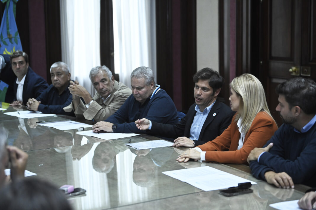 Kicillof firmó nuevos convenios de Municipios a la Obra con intendentes opositores.