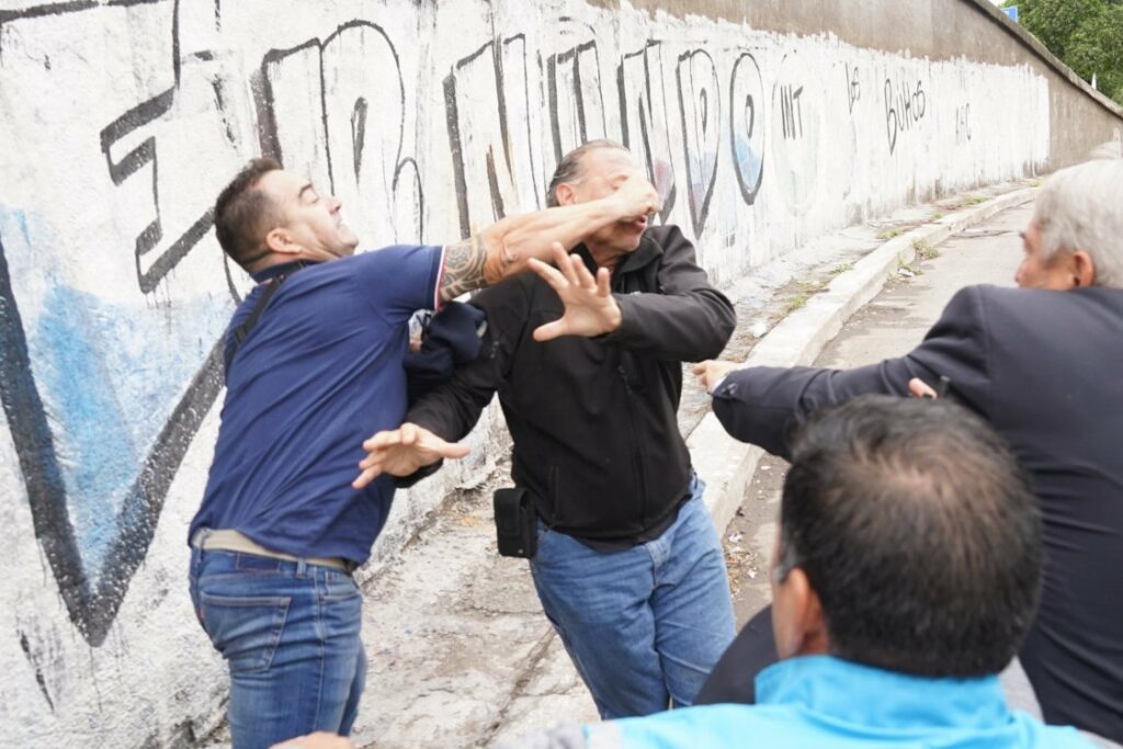 Berni fue trompeado por los compañaeros del colectivero asesinado en La Matanza, Daniel Barrientos, que realizaban un piquete el 3 de abril.