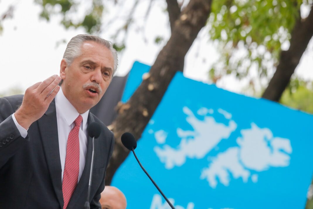 Alberto Fernández encabezó un acto en Almirante Brown en el que afirmó que Argentina recuperará las Islas Malvinas por medios pacíficos.