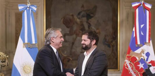 Alberto Fernández viajará a Chile para participar en el homenaje del Abrazo de Maipú y limar asperezas con Boric.