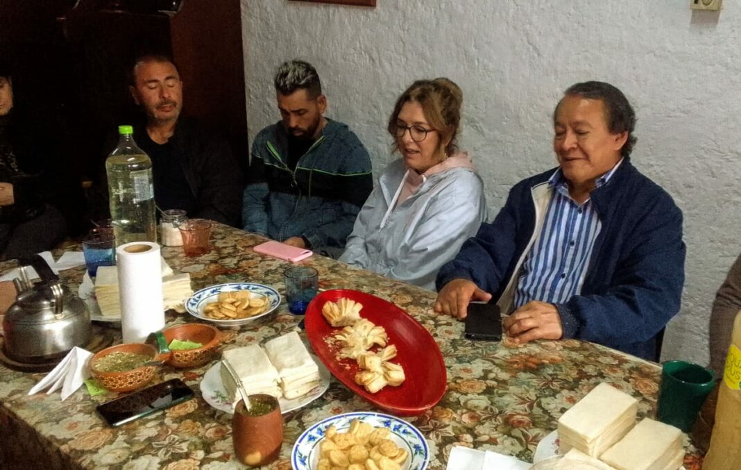 La senadora Claudia Rucci y el dirigente de Juntos, Toty Flores, criticaron la gestión del Frente de Todos tras un encuentro con vecinos en La Tablada.