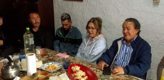 La senadora Claudia Rucci y el dirigente de Juntos, Toty Flores, criticaron la gestión del Frente de Todos tras un encuentro con vecinos en La Tablada.