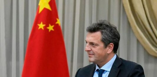 Sergio Massa viajó a China con una fuerte comitiva para reunirse con empresarios y funcionarios, en búsqueda de inversiones.