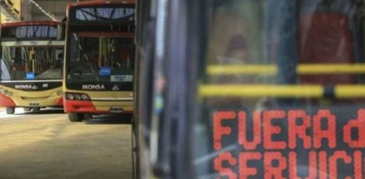 Desde la UTA amenazan con un paro de colectivos nacional en caso de que no se resuelvan sus demandas en la audiencia de esta tarde.