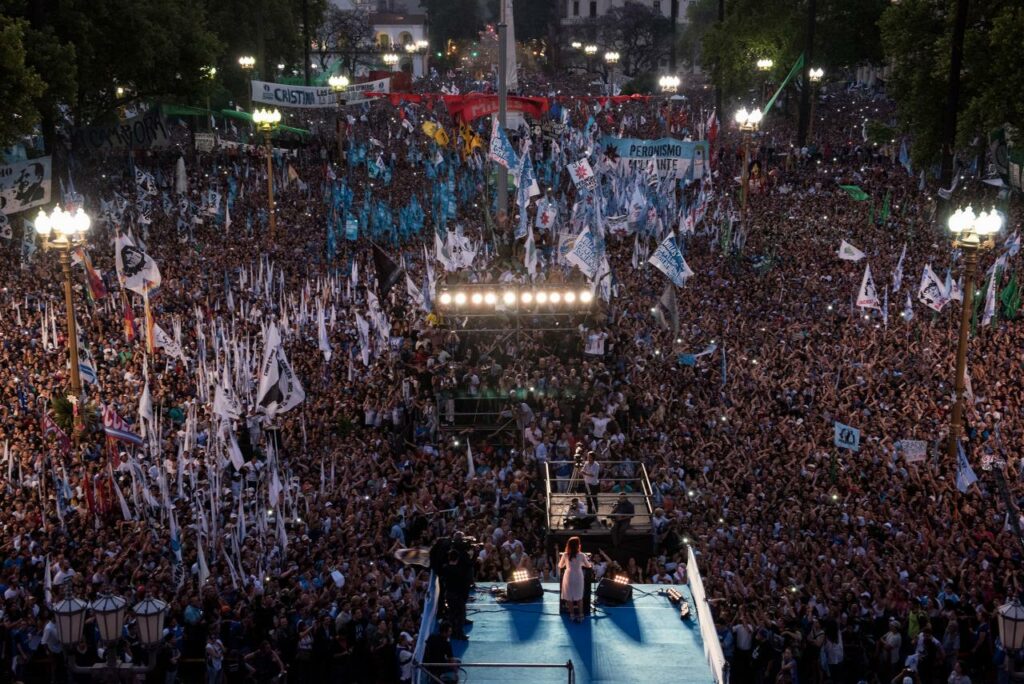 Cristina Kirchner en Plaza de Mayo el 9 de diciembre de 2015, el último día en el que fue Presidenta de la Nación
