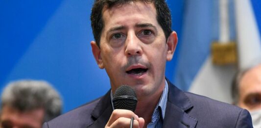 El ministro del Interior, Wado de Pedro salió a cruzar a Bullrich por apoyar al policía que mató por la espalda en Moreno.