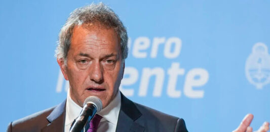 El embajador argetino en Brasil, Daniel Scioli anunció que festejará el 25 de mayo en Brasilia y no estará en la Plaza de Mayo