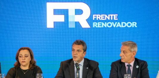 El ministro de Economía, Sergio Massa, encabezó el plenario del Frente Renovaoor y pidió "orden político" para el oficialismo sea “competitivo” en las PASO.