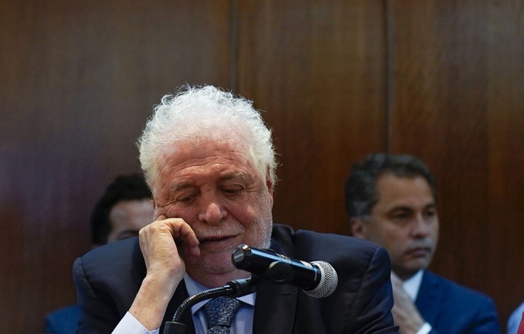 Dos fiscales pidieron llamar a indagatoria a Ginés González García y sus funcionarios por el escándalo del vacunatorio VIP.