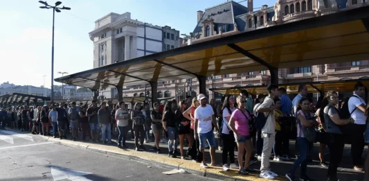 La UTA vuelve a amenazar con un paro de colectivos en el AMBA, si en las próximas horas no reciben el pago de su salario con aumento. Todos los detalles.