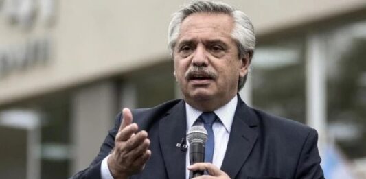 Tras el análisis de Cristina Kirchner de “garantizar los tercios”, el presidente Alberto Fernández se diferenció de la Vicepresidenta y volvió a insistir en las PASO.