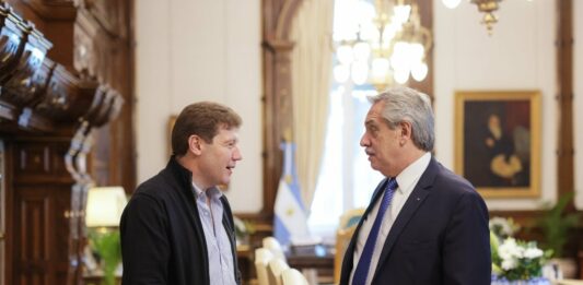 Alberto Fernández recibe al gobernador de Tierra del Fuego, Gustavo Melella, luego de su triunfo en las elecciones provinciales.