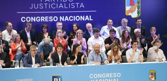Los referentes del justicialismo y el kirchnerismo recibieron la noticia de que Cristina Kirchner no será candidata mientras cerraban el congreso del PJ.