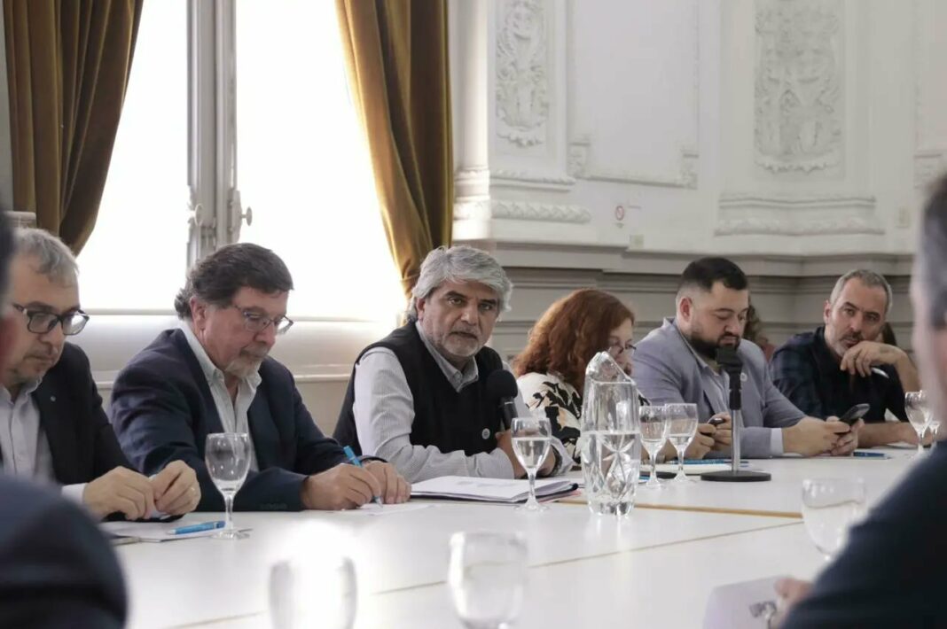 El Ejecutivo provincial y el FUDB firmaron un acuerdo paritario sobre resguardo y reparación por hechos de violencia y acoso a los docentes bonaerenses.