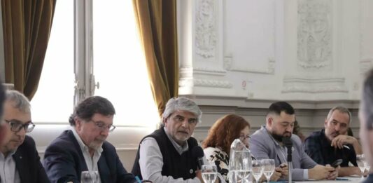 El Ejecutivo provincial y el FUDB firmaron un acuerdo paritario sobre resguardo y reparación por hechos de violencia y acoso a los docentes bonaerenses.