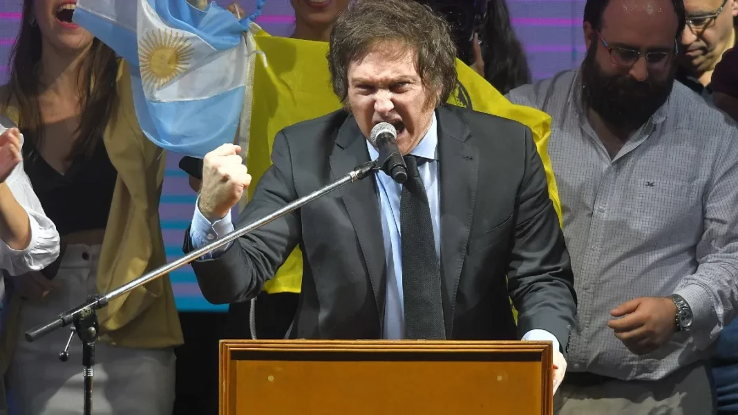 Milei sostuvo que un desdoblamiento de las elecciones bonaerenses significaría “la muerte final del peronismo” y Kicillof rápidamente lo cruzó: 