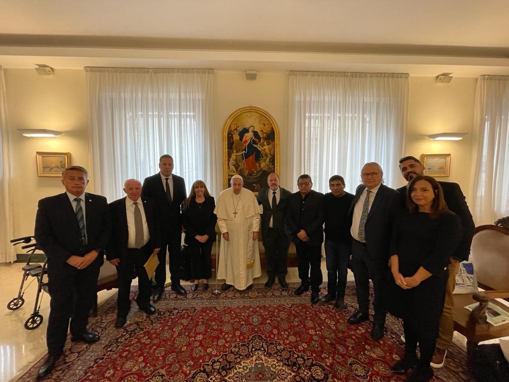 La comitiva sindical, de la cual formó parte Sánchez Jauregui, junto al Papa Francisco.